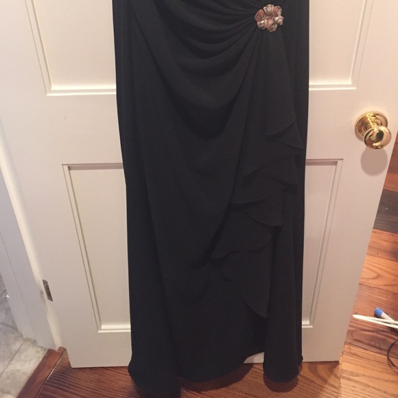 Black strapless prom dress - Picture 2 of 4