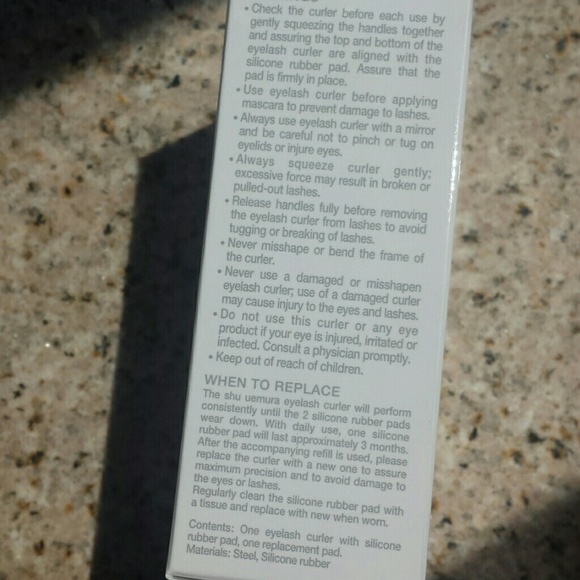 CURRENTLY SOLD OUT 🎀Shu Uemura eyelash curler! - Picture 3 of 4