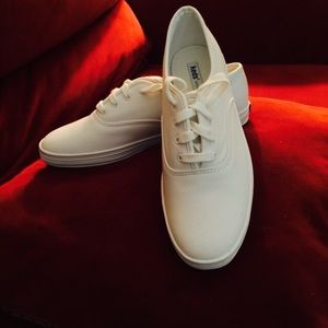 Size 9.5 white leather sneakers NWOT