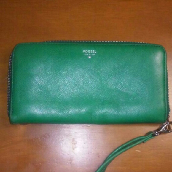 Fossil green leather wallet