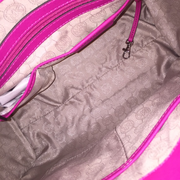 Michael Kors Hamilton Fuchsia - Picture 2 of 3