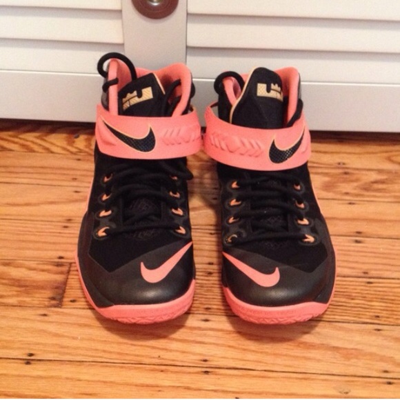 Lebron Soldiers - Sz. 8/8.5 women's Sz 6.5/7 Men