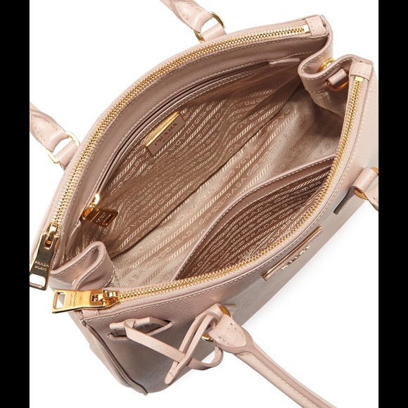 SOLD 📍📍📍Authentic Prada Safiano MiniBag. - Picture 2 of 4