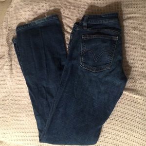 Levi jeans. Size 5