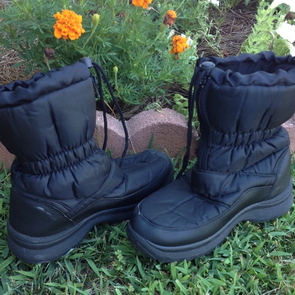 Snow boots