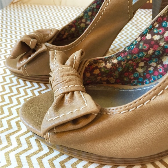 Heels - Picture 2 of 2