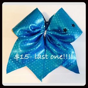 Cheer bow