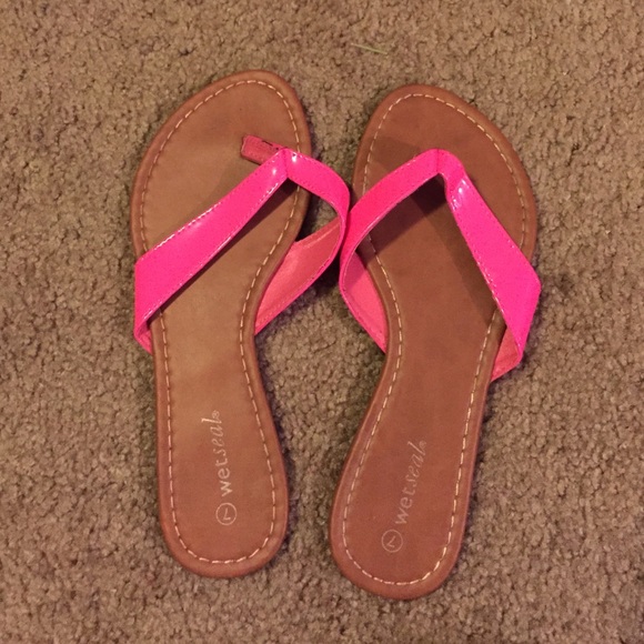 Wet seal flip flops