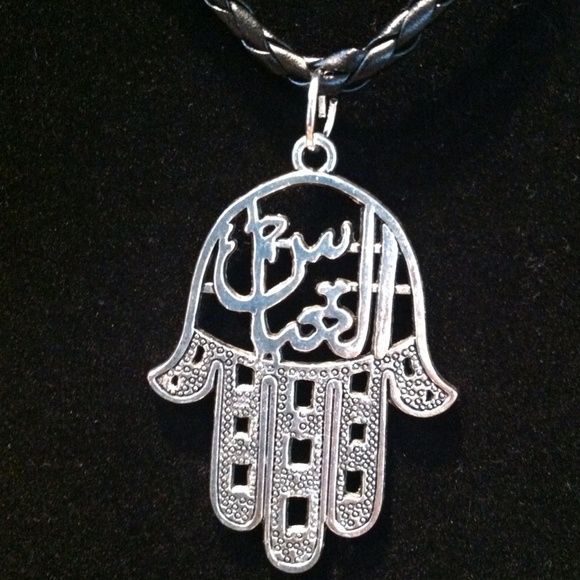 Necklace Black braided With Hamsa hand charm - Picture 2 of 3