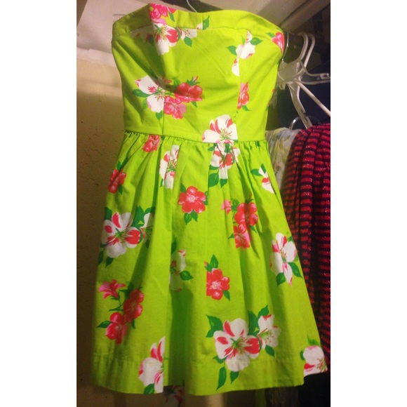 Sleeveless Green Hollister floral dress NWT - Picture 1 of 3