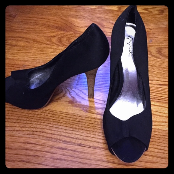 Qupid peep toe heels size 8