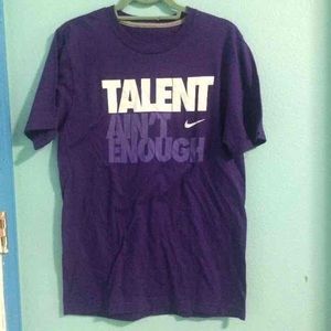 Bundle: 2 Nike t-shirts