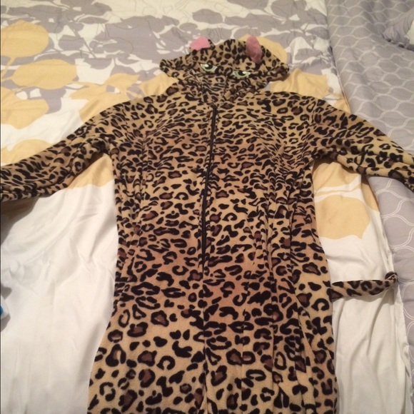 Cheetah onesie - Picture 1 of 1