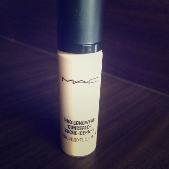 MAC Cosmetics Accessories - MAC Pro Longwear Concealer NC15 NEW