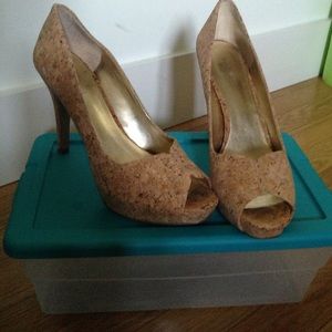 Nine West Super cork material pumps