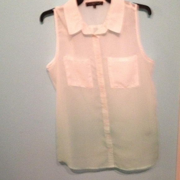 Sleeveless ombré button down top