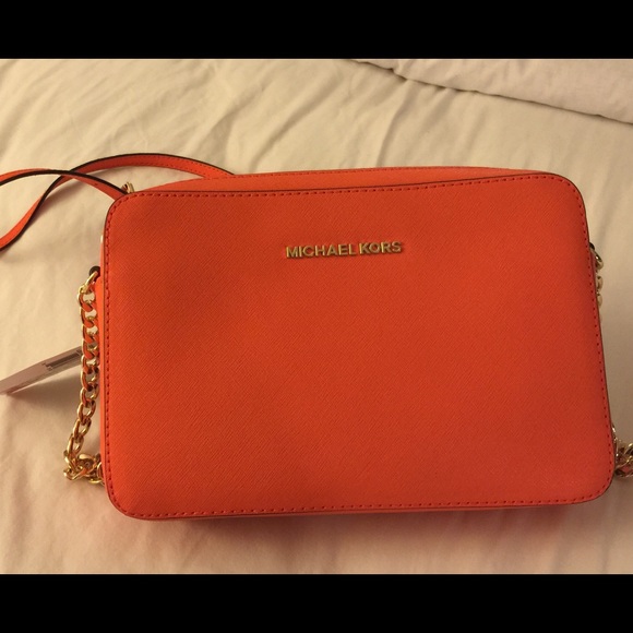 💯% AUTHENTIC MMK JET SET TRAVEL LG E/W CROSSBODY