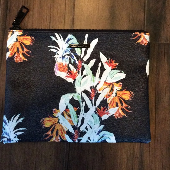 Bebe makeup bag - Picture 3 of 3