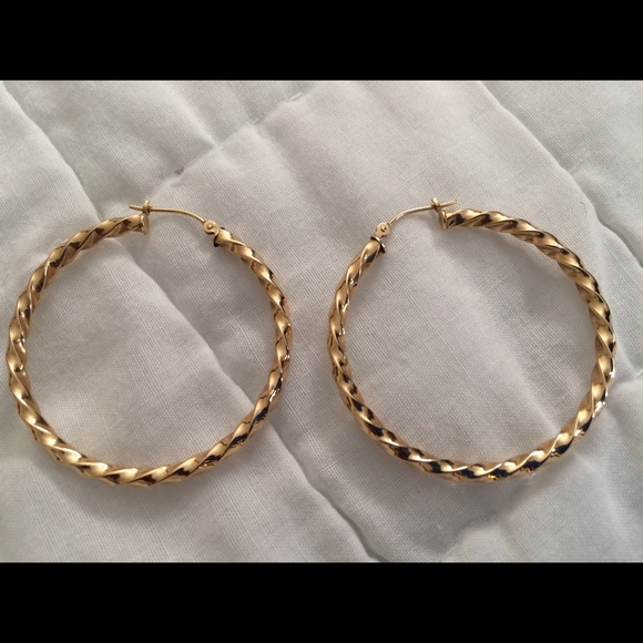 💯 Earrings- 14 Kt Gold🌹