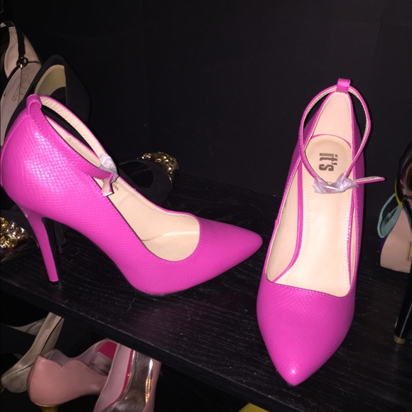 FUSHIA HIGH HEELS