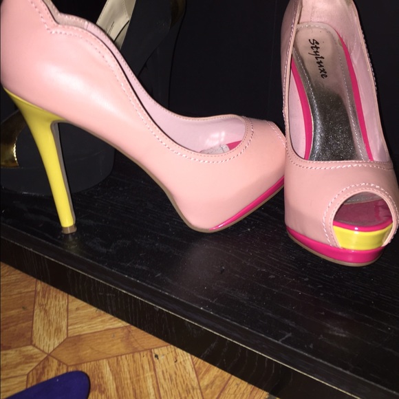 STYLISH HIGH HEELS