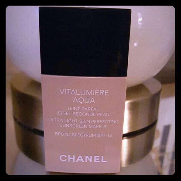 Chanel vitalumiere aqua foundation