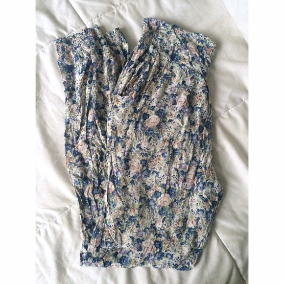 🚫SOLD🚫floral print joggers - Picture 1 of 4