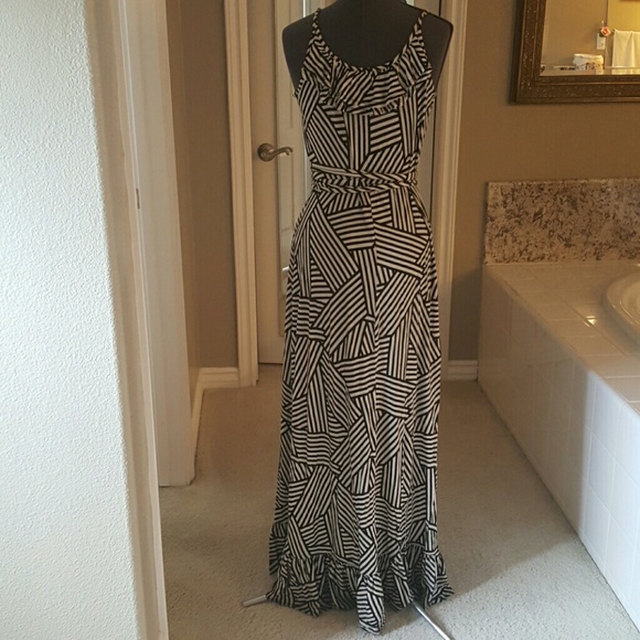 Ruffled top maxi dress - Picture 2 of 4