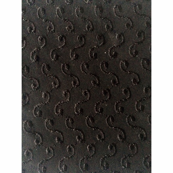 🚫SOLD🚫textured crop top - Picture 2 of 3