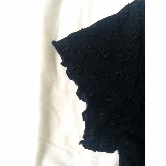 🚫SOLD🚫textured crop top - Picture 3 of 3