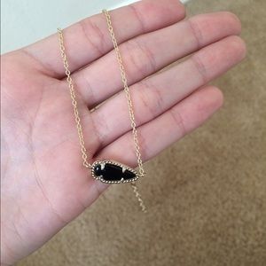 Short/choker Kendra Scott black arrowhead necklace