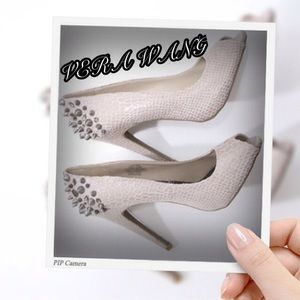 Vera wang peep-toe nude heels