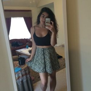 Daisy Skater Skirt Uraban Outfitters 🌼💛