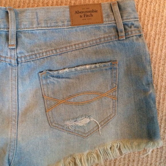 Shorts - Picture 3 of 4