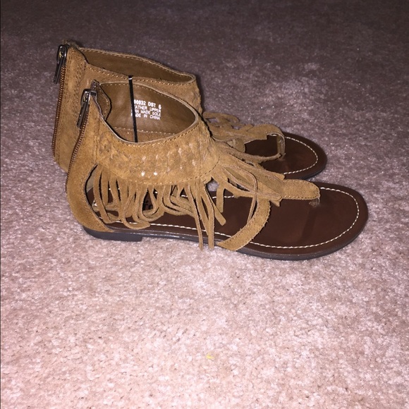 Minnetonka brown suede thong sandals