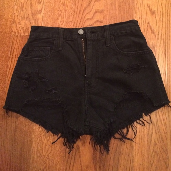 Black distressed Hollister shorts!