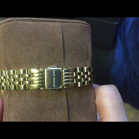 Authentic Michael Kors watch *have to sell asap* - Picture 2 of 4