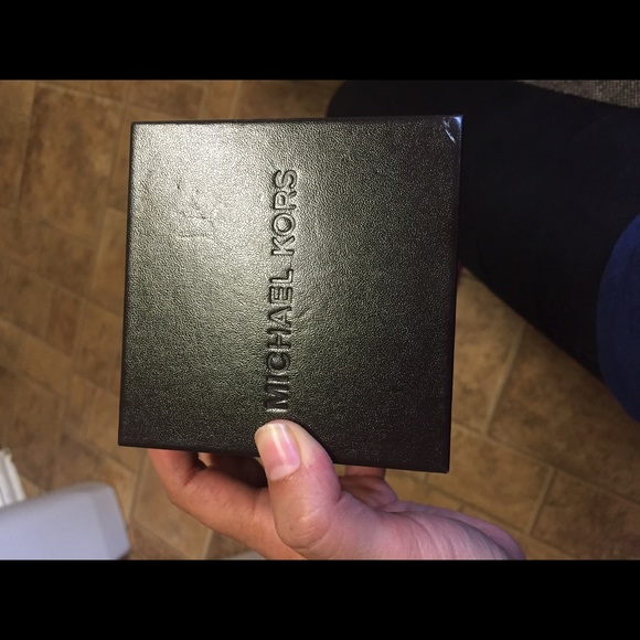 Authentic Michael Kors watch *have to sell asap* - Picture 3 of 4