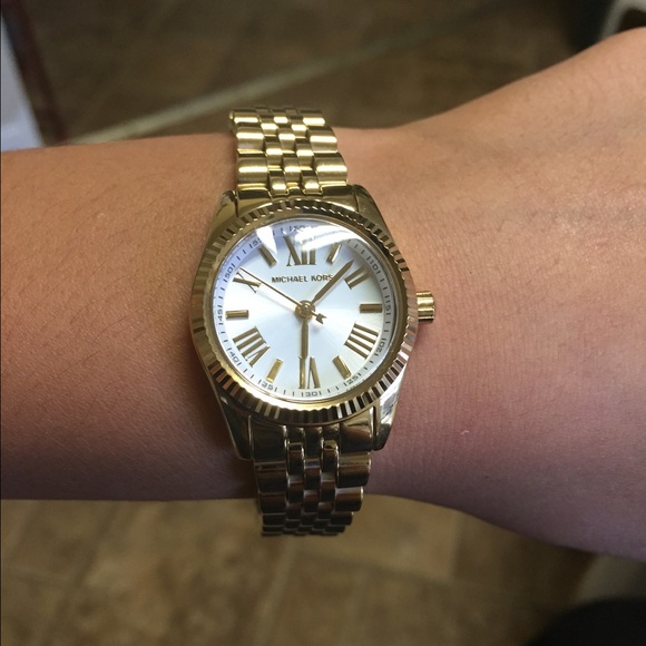 Authentic Michael Kors watch *have to sell asap* - Picture 4 of 4