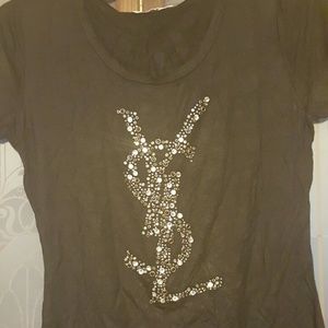 Black T shirt fits like a large