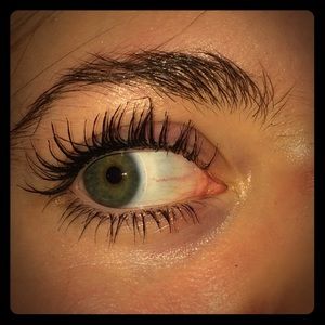 Eyeball (lashes not included)