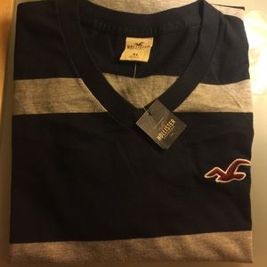 Hollister V-neck