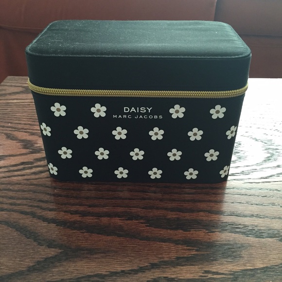 Daisy by Marc Jacobs Case