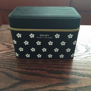 Daisy by Marc Jacobs Case