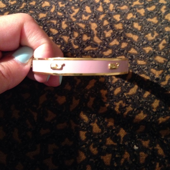 Vineyard Vines Jewelry - Vineyard Vine enamel pink whale bangle.