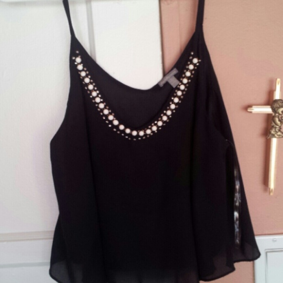 Loose cropped black shirt