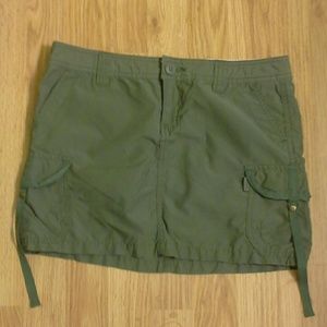 Tommy Jeans: Juniors Olive Green Cargo Skirt
