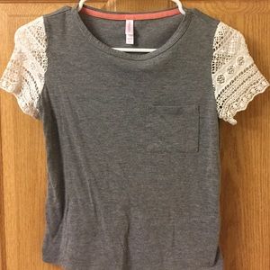 Grey tee with lace sleeves