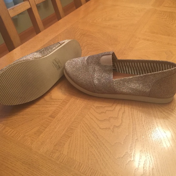 SOLD 💜 Slip on shoes - Picture 2 of 3