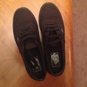 All black women's vans. Size 8.